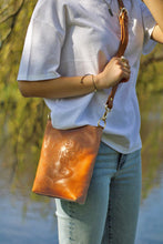 Load image into Gallery viewer, Seram shoulder bag