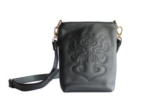 Load image into Gallery viewer, Seram shoulder bag