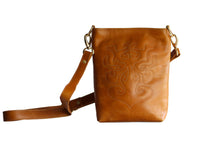 Load image into Gallery viewer, Seram shoulder bag